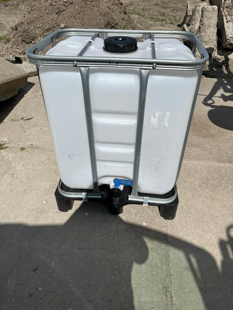 Ibc 300 liter vat regenton bak tank 300 liter, 150 liter of meer, Ophalen of Verzenden, Zo goed als nieuw