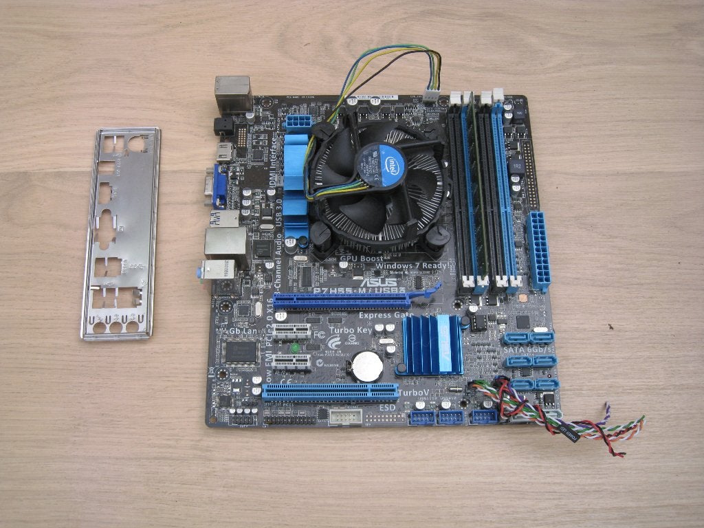 ASRock H61M-S Socket LGA1155, Computers en Software, Moederborden, Ophalen, Gebruikt, DDR3, Micro-ATX