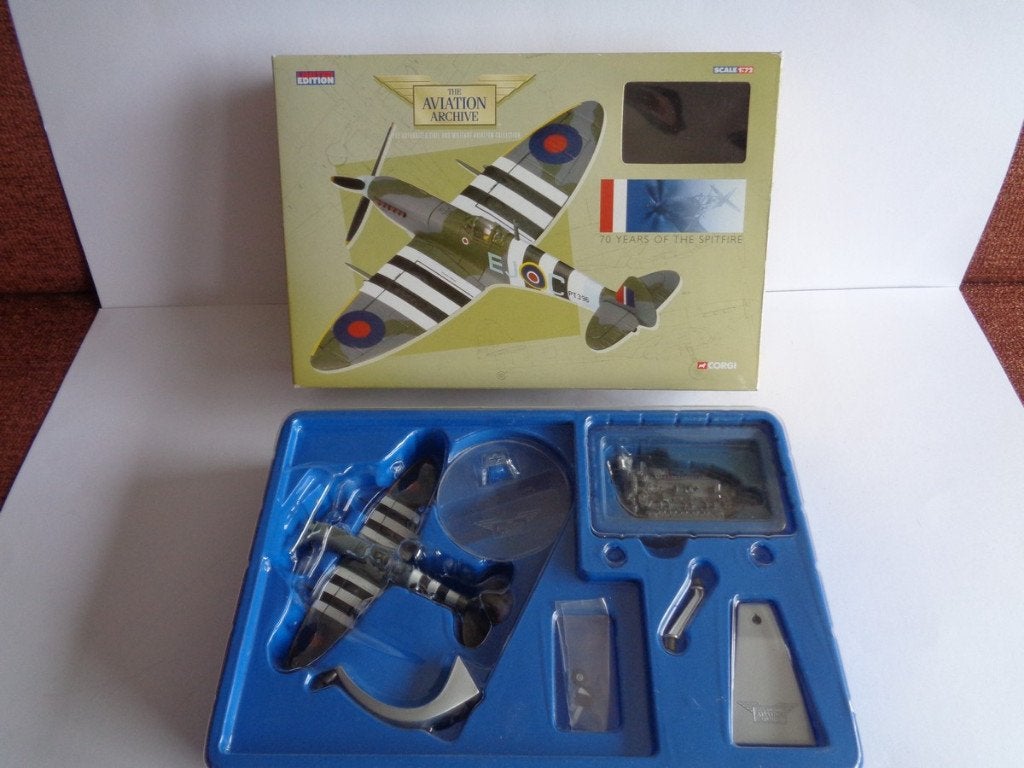 Corgi the Aviation Archive Spitfire lf ix-pt396/ej-c in Doos, Ophalen of Verzenden, Zo goed als nieuw, Schaalmodel