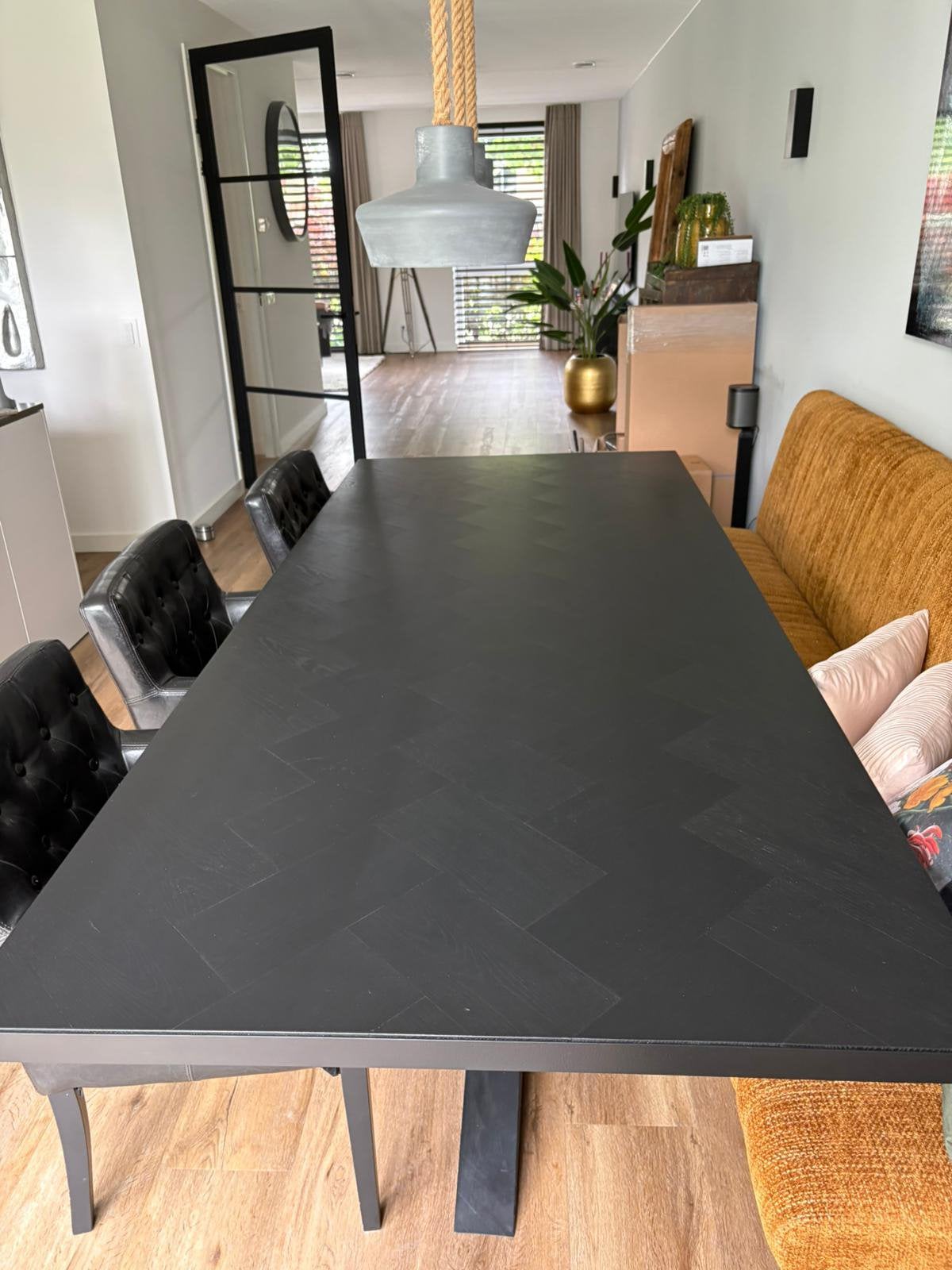 Stoere zwarte eettafel visgraat, Huis en Inrichting, Tafels | Eettafels, Ophalen, 200 cm of meer, 50 tot 100 cm, Zo goed als nieuw