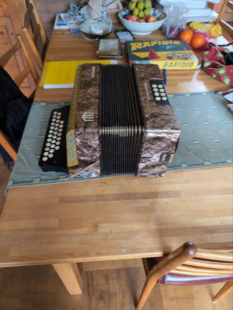 Hohner Club Victoria trekzak/trekharmonica bes/es, Muziek en Instrumenten, Accordeons, Gebruikt, Overige formaten, Ophalen of Verzenden