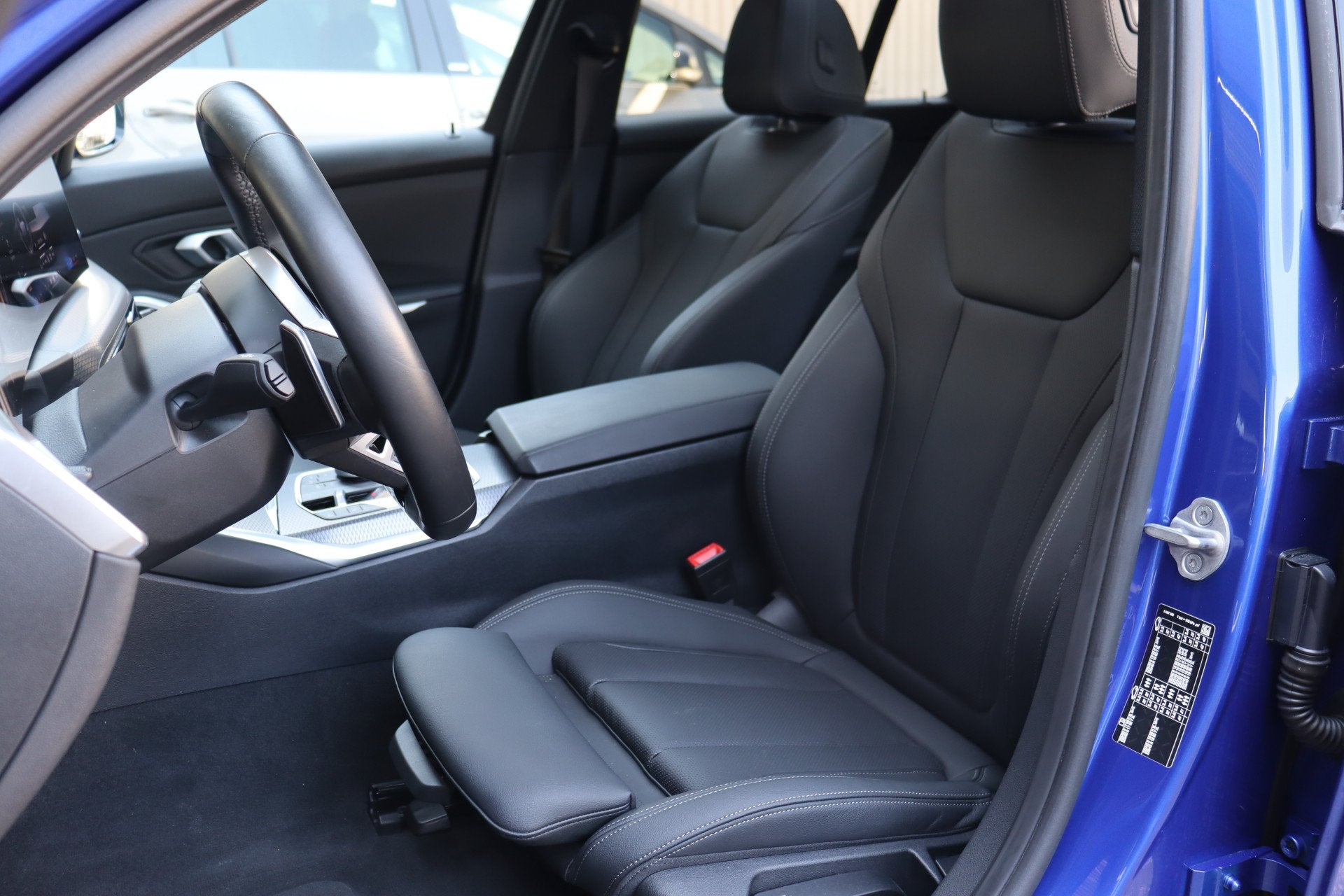 BMW 3 Serie Touring 318i M Sport Automaat / Panoramadak / Tr, Gebruikt, Met garantie (alle), Blauw, 750 kg