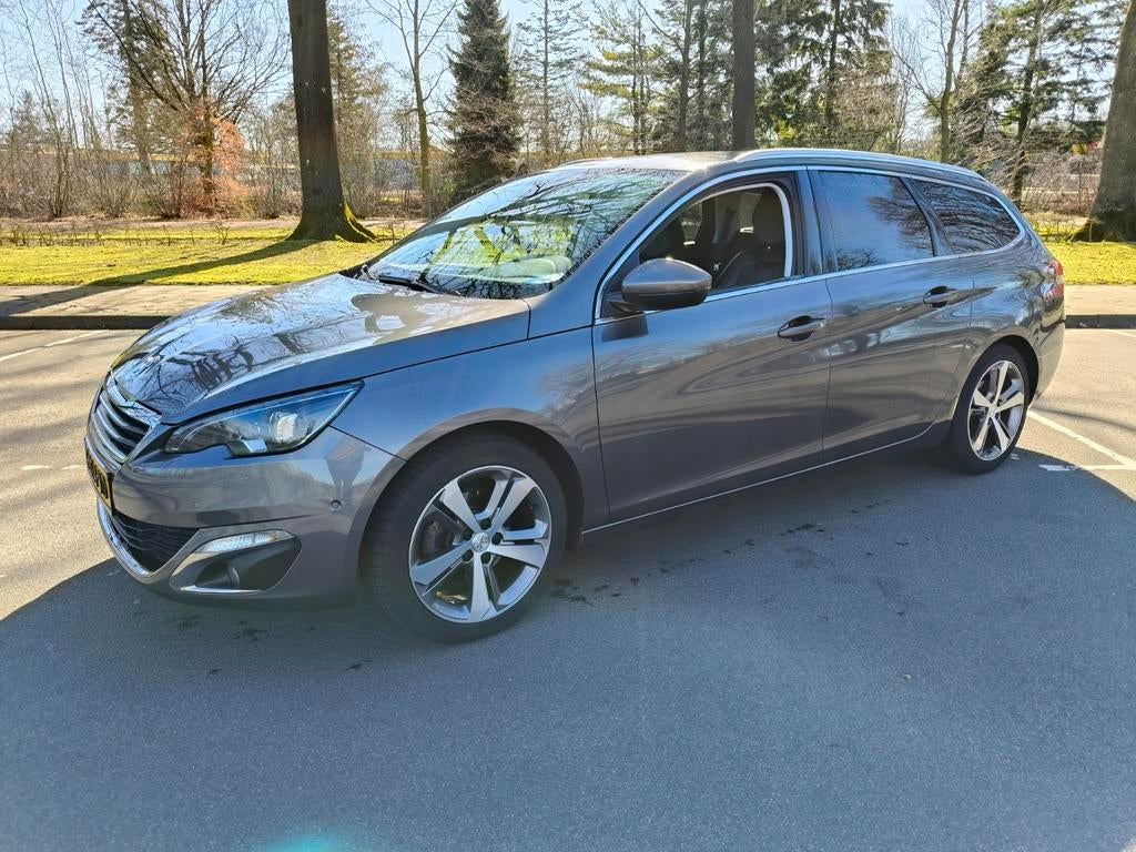 Peugeot 308 1.2 SW AUT 2016 Grijs, Auto's, Peugeot, 1199 cc, 635 kg, 3 cilinders, 1100 kg