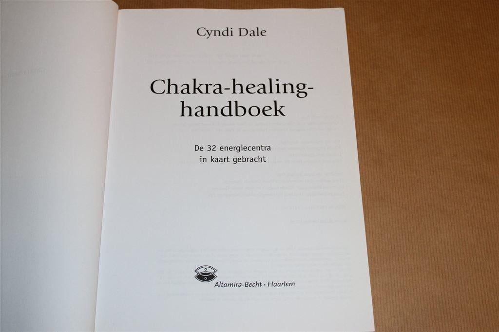Chakra-Healing-Handboek — 32 Energiecentra in Kaart, Ophalen of Verzenden, Gelezen, Overige onderwerpen, Achtergrond en Informatie