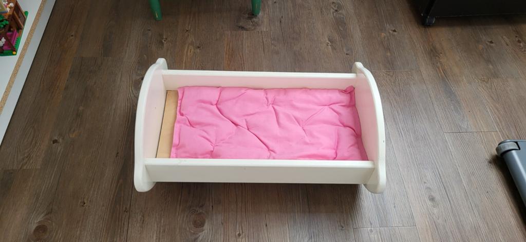 Houten poppenbedje, Kinderen en Baby's, Speelgoed | Houten speelgoed, Ophalen, Gebruikt, Meubelstuk of Keukentje