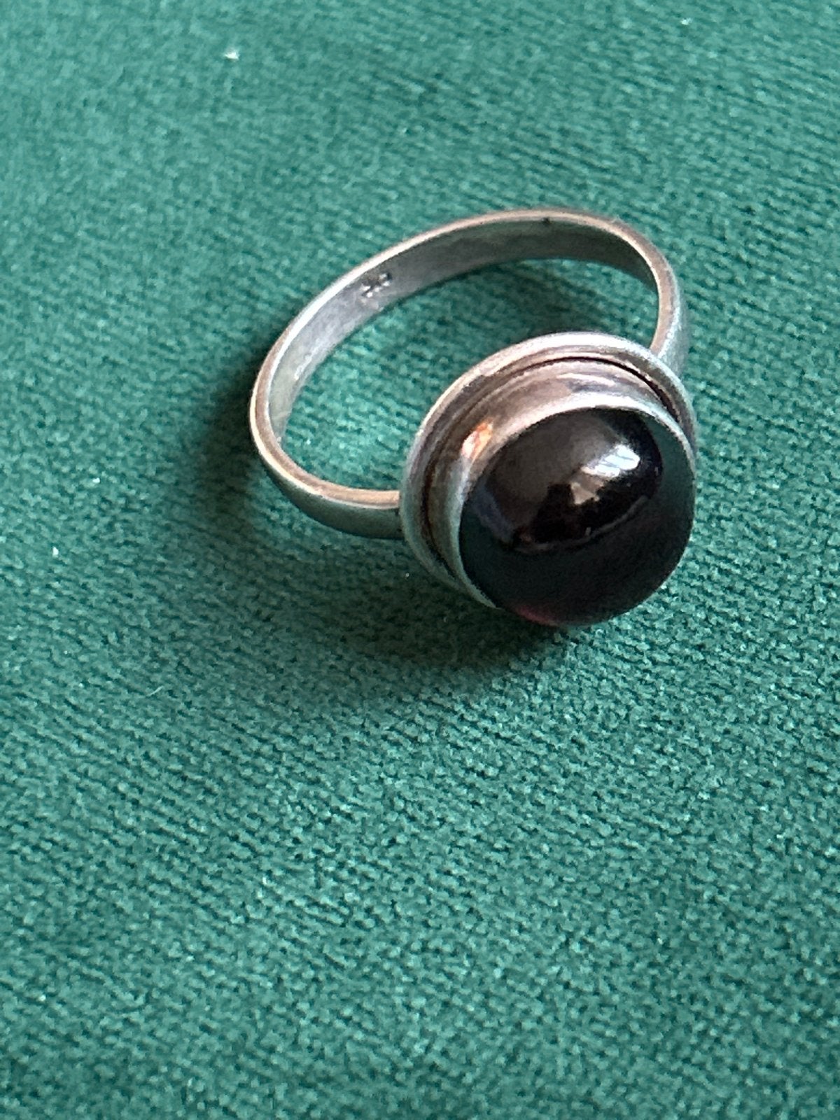Zilveren ring met dieprode granaat van Jac. Andriessen, 18 tot 19, Ophalen of Verzenden, Zo goed als nieuw, Met edelsteen