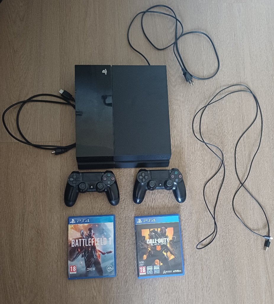 PS4 met controllers en 2 TB externe opslag, Spelcomputers en Games, Spelcomputers | Sony PlayStation 4, 500 GB, Met 2 controllers
