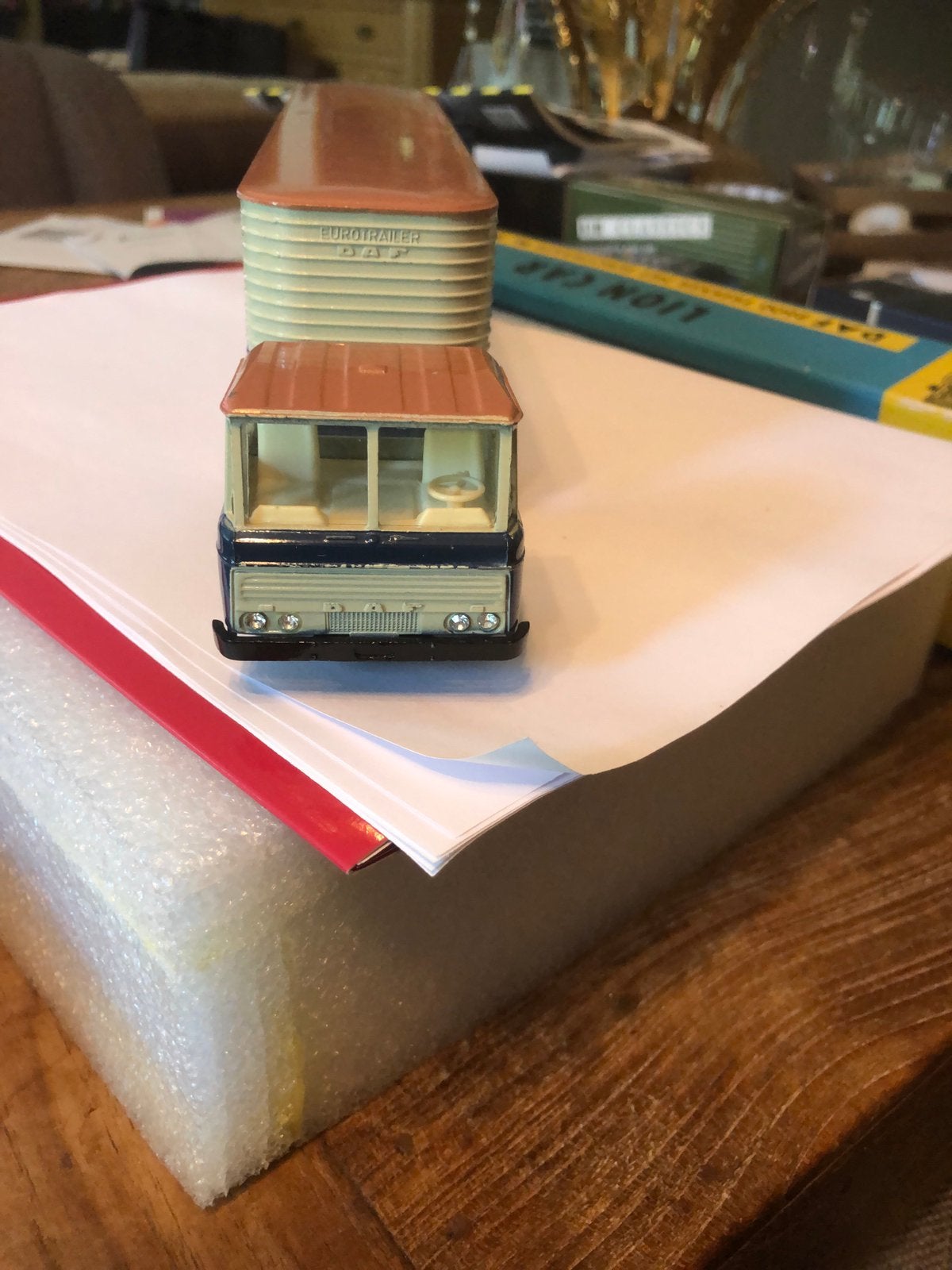 LION CARDAF 2600 NIEUW Mudanzas DeHaan S.A.nu VAN 87,50 VOOR, Ophalen of Verzenden, Zo goed als nieuw, Bus of Vrachtwagen, Lion Toys