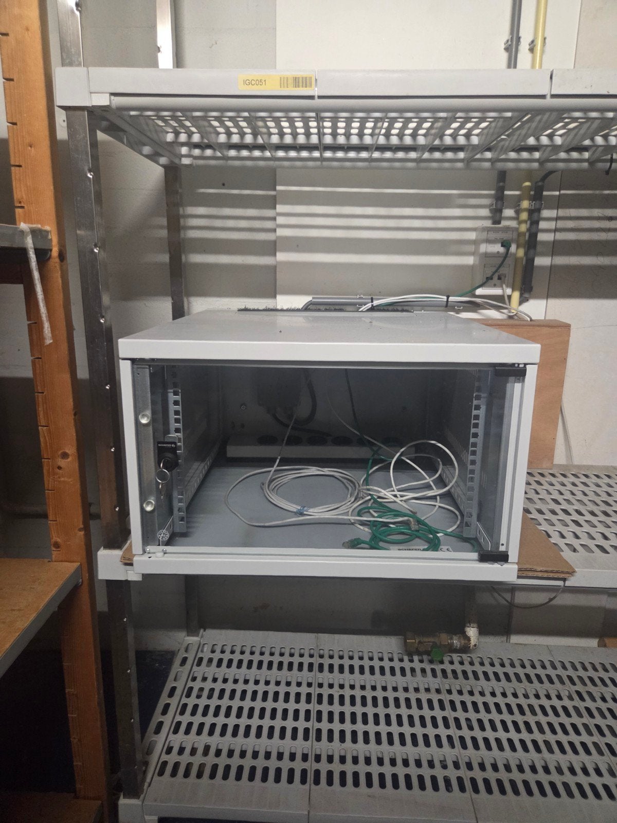 Data kast, Computers en Software, Ophalen, Plaatstaal