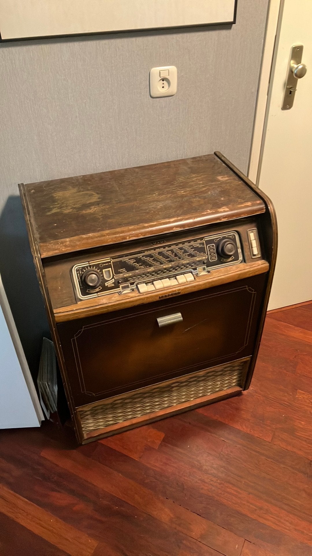 Radiomeubel uit 1955, Ophalen