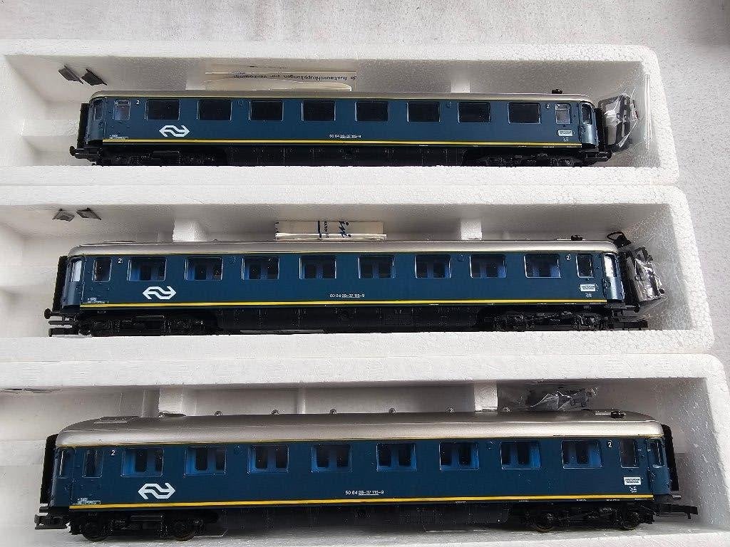 Roco 2e klasse personen wagons, Gebruikt, Gelijkstroom, Wagon, Ophalen of Verzenden