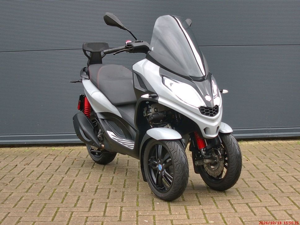PIAGGIO MP3 300 HPE Sport Grigio Orig NL weinig KM rugsteun, Scooter, Onbekend, Onbekend, Minimaal motorrijbewijs A2