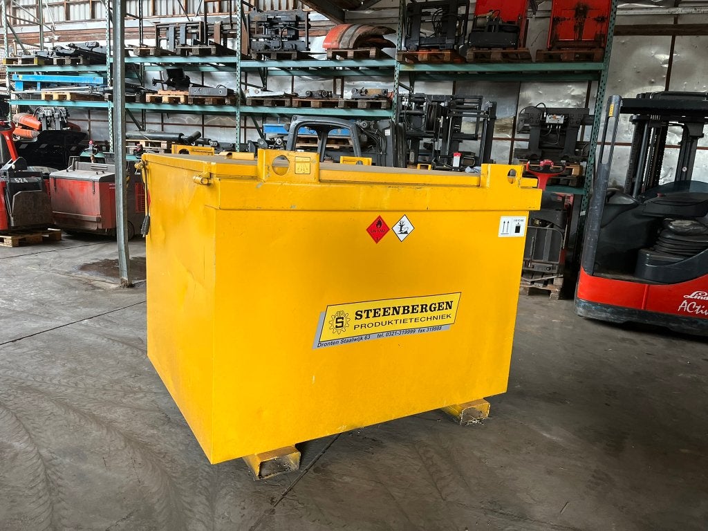 dieseltank met elektrische pomp, Ophalen, Glastuinbouw, Werkplaats, Gebouw of Erf