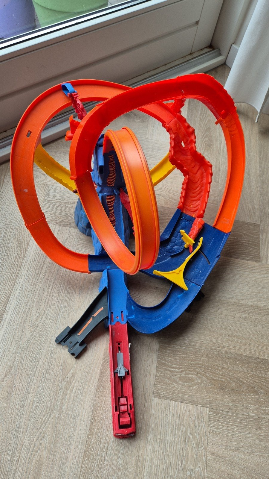Hot Wheels vulkaan racebaan met Looping en Lanceerder, Ophalen, Handmatig, Hot Wheels, Met looping