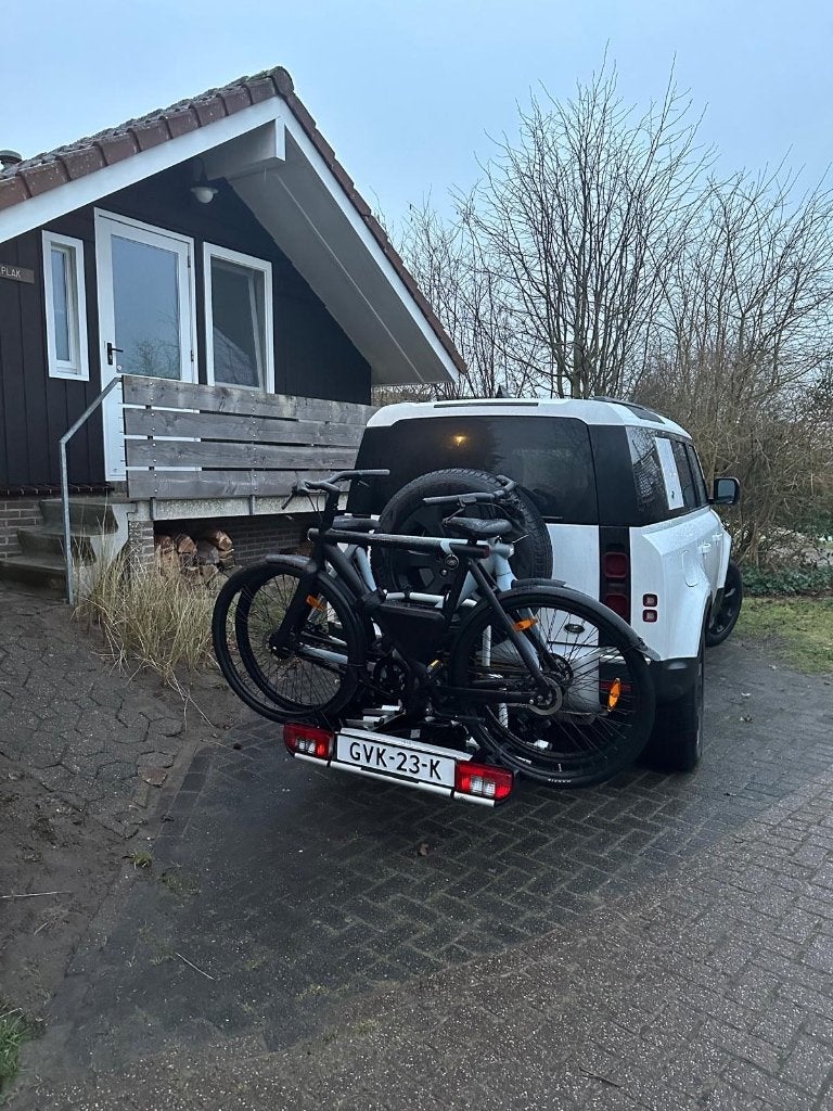 Fietsendrager Defender + 2 Van Moof fietsen ZGAN, Ophalen, Brede banden, Zo goed als nieuw, 2 fietsen