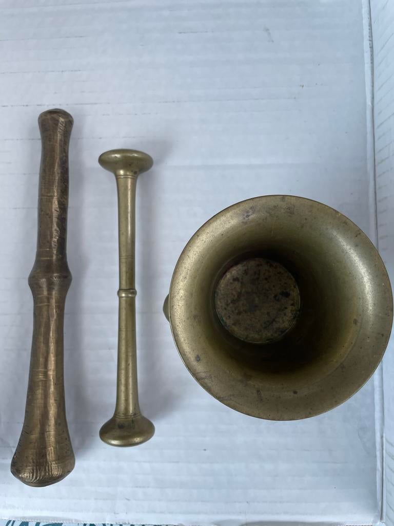 Antieke bronzen vijzel met twee klepels, Ophalen of Verzenden, Koper