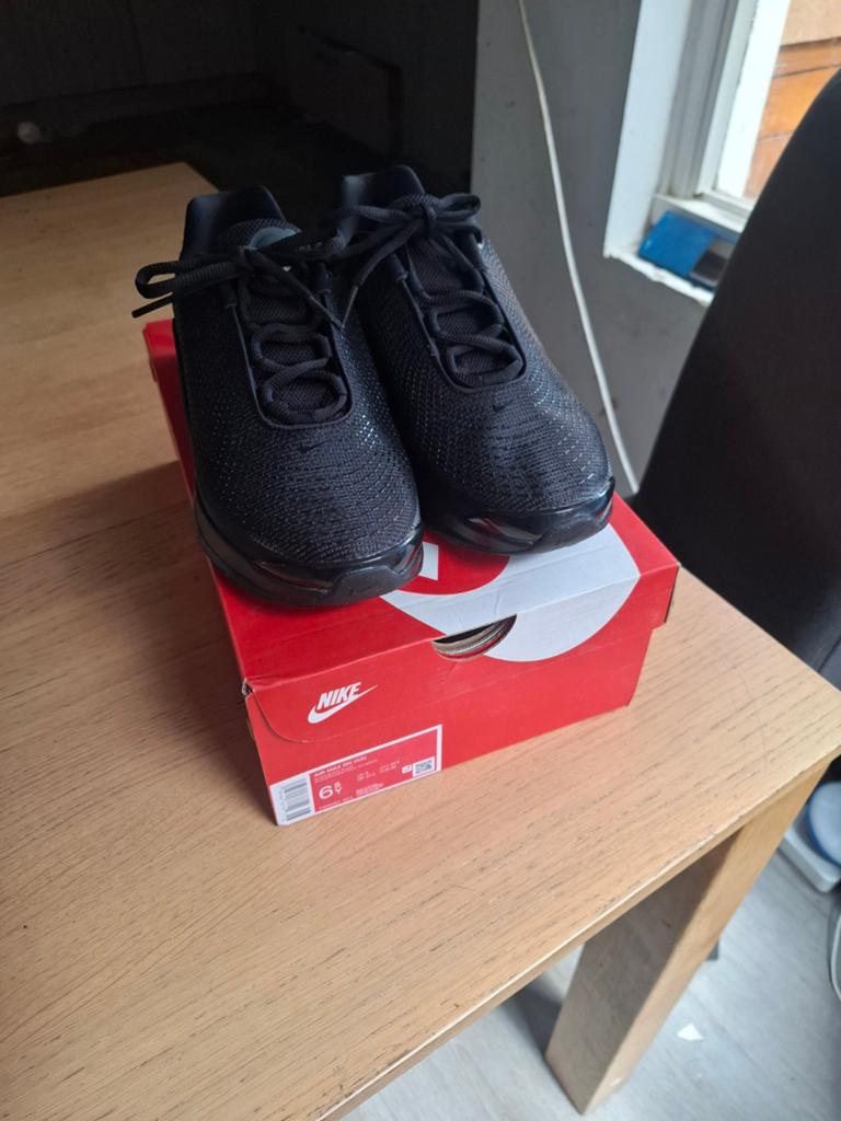 Gloednieuwe Nike air max, Kinderen en Baby's, Kinderkleding | Schoenen en Sokken, Ophalen of Verzenden, Nieuw, Jongen, Sportschoenen