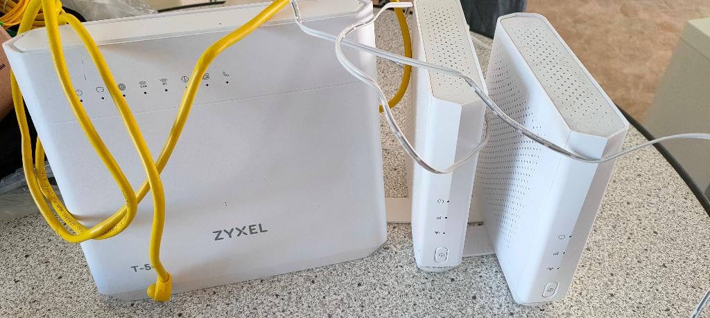 Wifi versterkers 2 stuks met gratis router, Computers en Software, WiFi-versterkers, Ophalen of Verzenden, Gebruikt, Zyxel