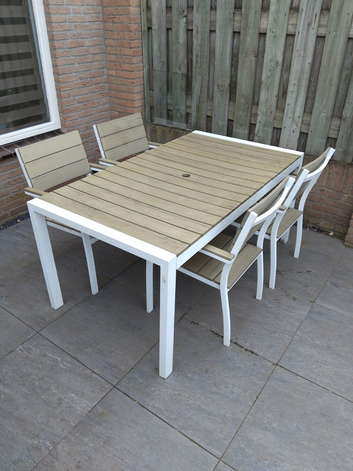 Tuintafel inclusief 4 stoelen, Ophalen, Gebruikt, Aluminium, 4 zitplaatsen