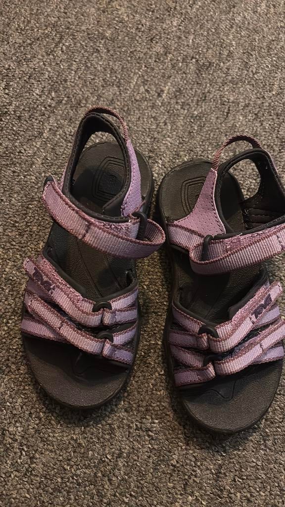 Teva nieuwe sandaal  maat 25 kl paars, Ophalen of Verzenden, Zo goed als nieuw, Meisje, Schoentjes