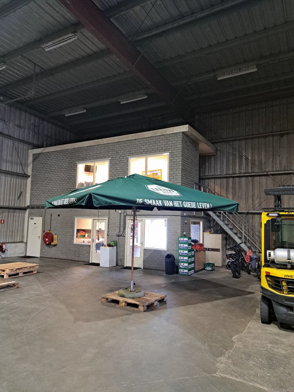 Leeuw bier horeca parasol, Ophalen, Gebruikt