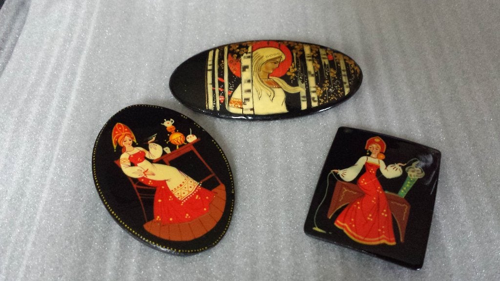 3 Russische BROCHES ~ Afb. SPROOKJE ~ Kinderspeldjes Repro, Antiek en Kunst, Curiosa en Brocante, Ophalen of Verzenden