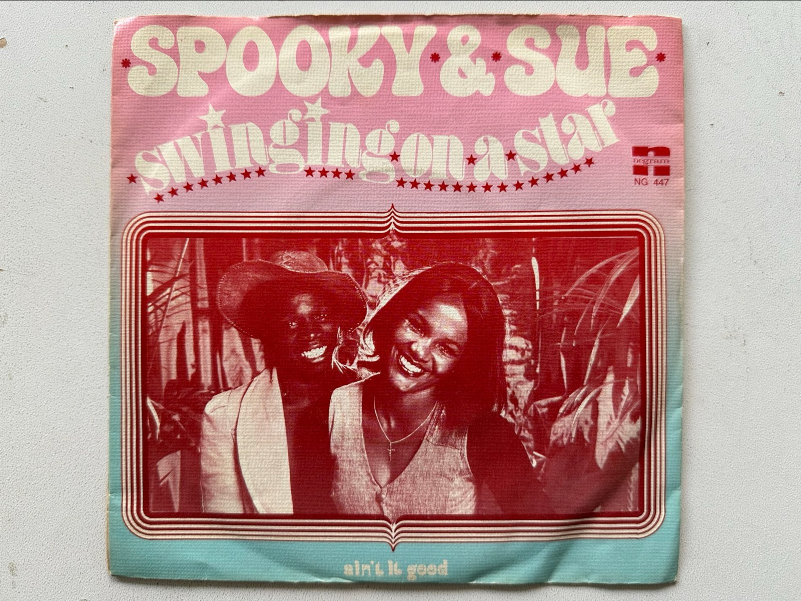 Spooky & Sue - Swinging on a Star / Ain't It Good (Vinyl), Ophalen of Verzenden, Gebruikt, 7 inch, Pop