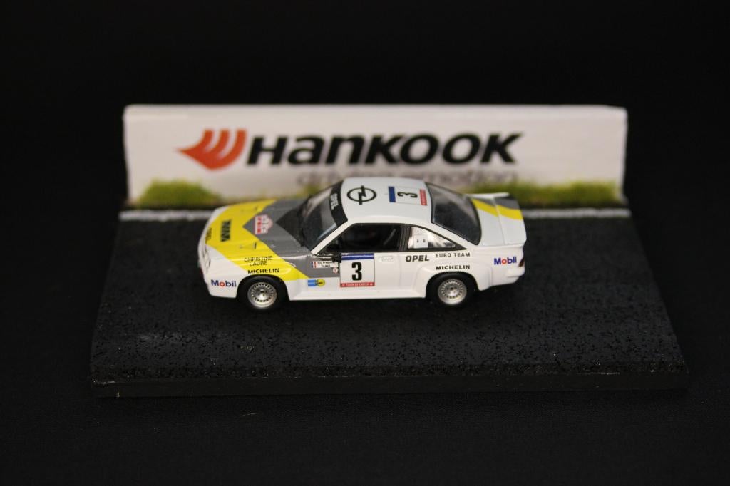 Diorama circuit met muur 1:43 Hankook, Hobby en Vrije tijd, Modelbouw | Figuren en Diorama's, Nieuw, Diorama, 1:35 tot 1:50, Ophalen of Verzenden