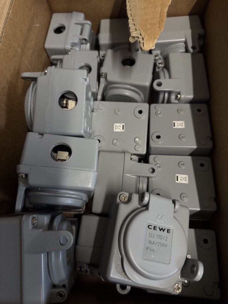 CEWE UJ 110/2 Stopcontacten - 16A/250V - IP44, Ophalen of Verzenden, Nieuw, Stopcontact