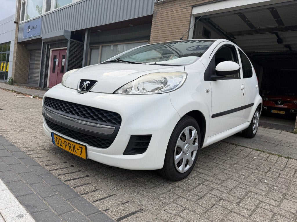 Peugeot 107 1.0-12V XS 5DRS AIRCO 2DE EIG. NAP APK 4-2027 RI, Voorwielaandrijving, Euro 5, Gebruikt, 4 stoelen