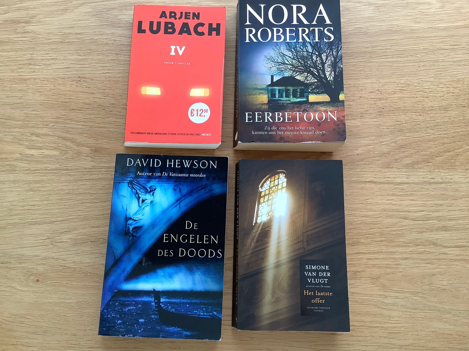 Boekenpakket: Arjen Lubach, Nora Roberts, David Hewson, Simo, Ophalen of Verzenden, Gelezen, Nederland