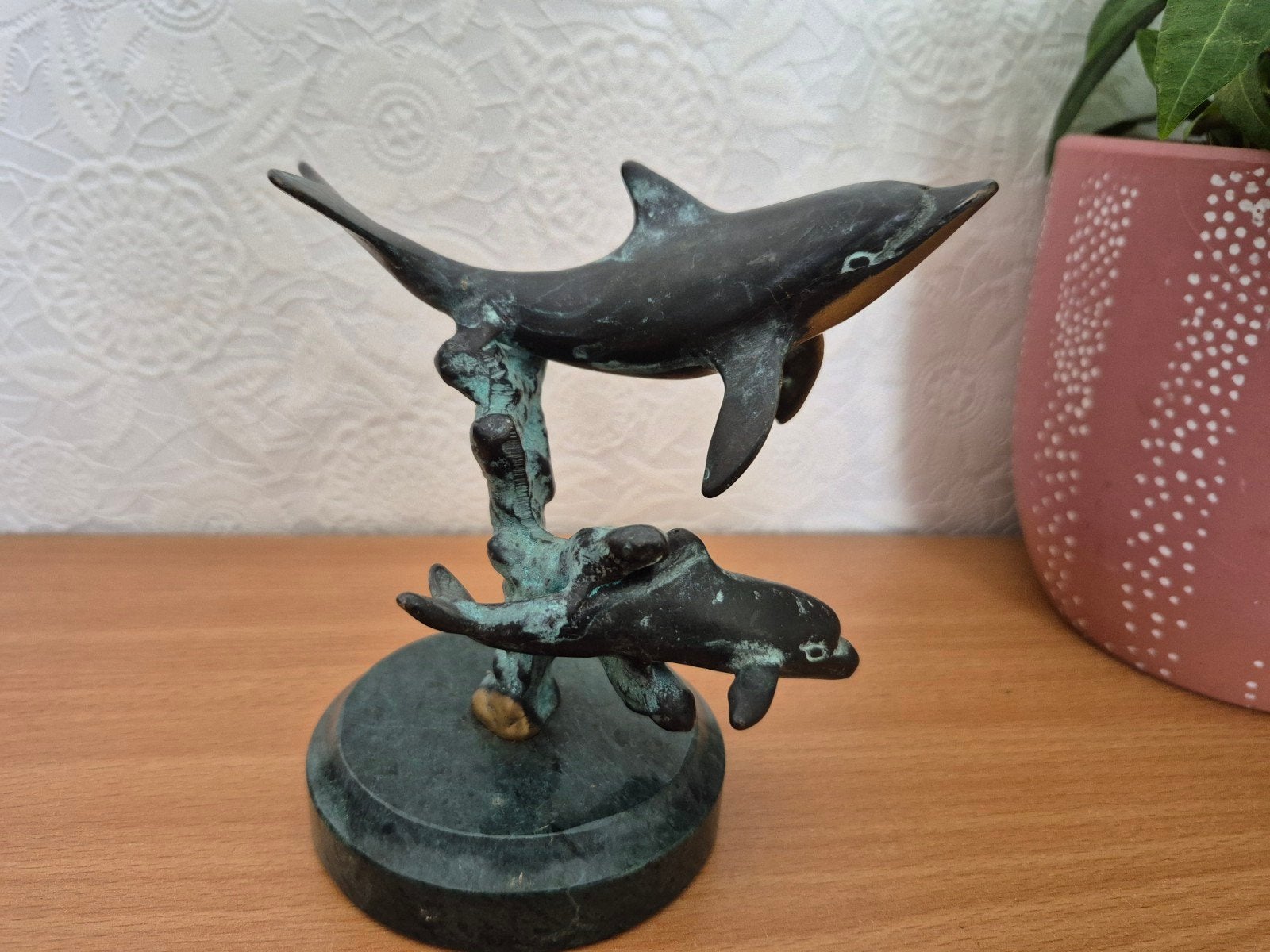 Bronzen dolfijnen sculptuur op marmeren sokkel, Ophalen of Verzenden, Brons