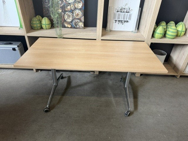 Kusch+Co Roll'n Meet klaptafel 160x80 cm – verrijdbaar, Overige materialen, Zo goed als nieuw, 150 tot 200 cm, Vier personen