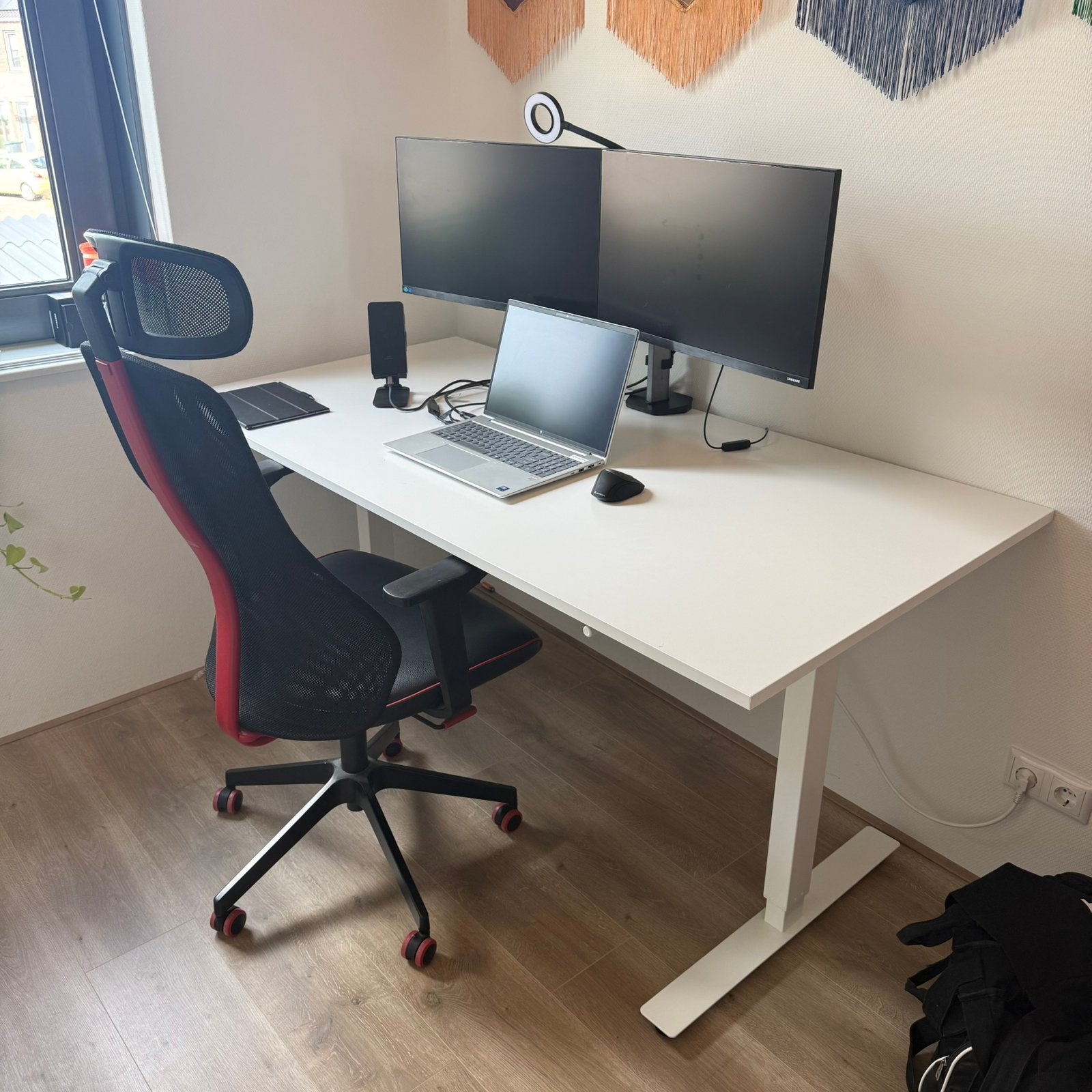 Werkplek zit/sta bureau, 2 x samsung monitor, Ophalen, Zit-sta bureau, 160 cm, Gebruikt