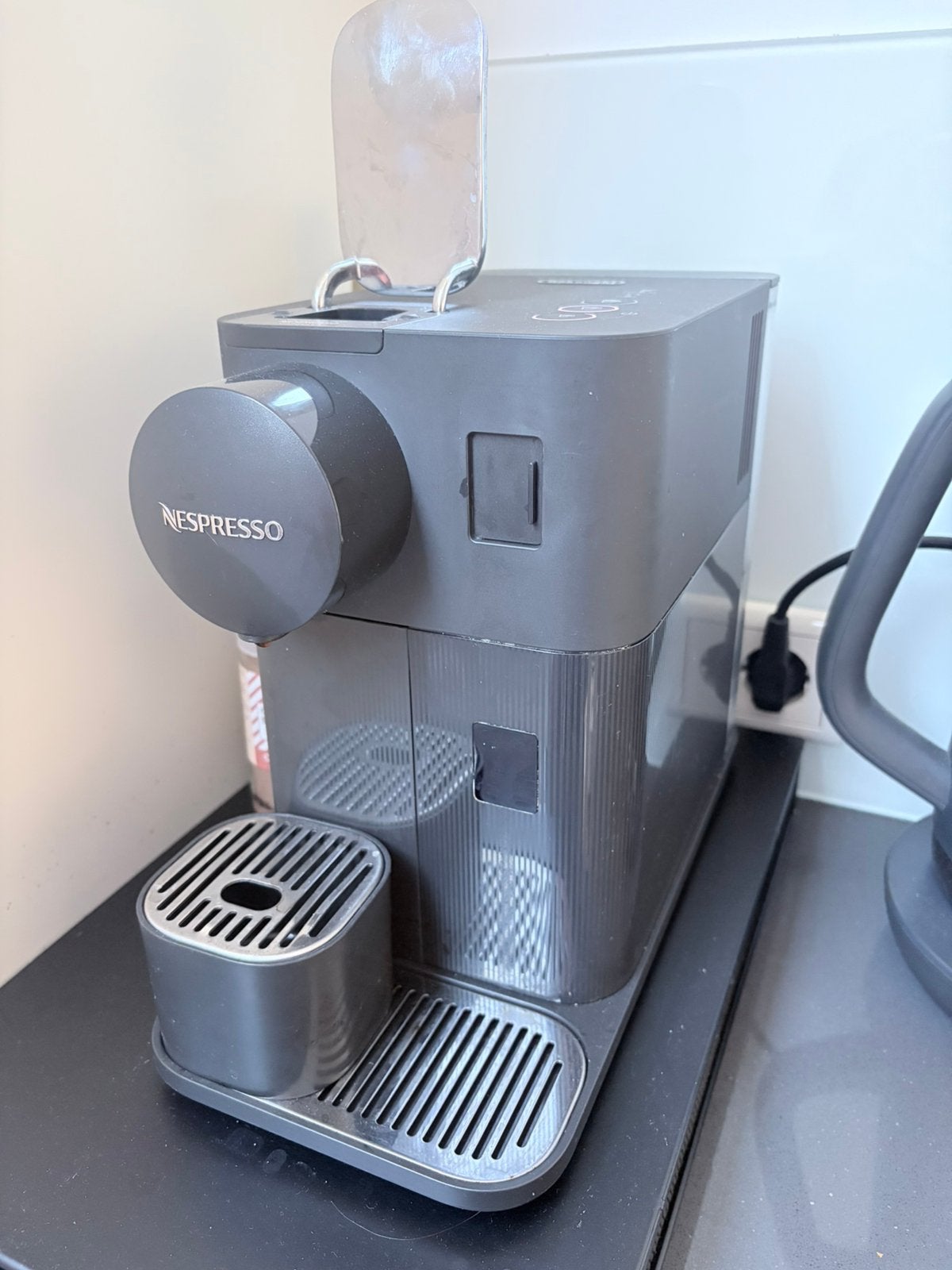 Delongi lattissima one nespresso, Witgoed en Apparatuur, Koffiepads en cups, Gebruikt, Espresso apparaat, Ophalen of Verzenden