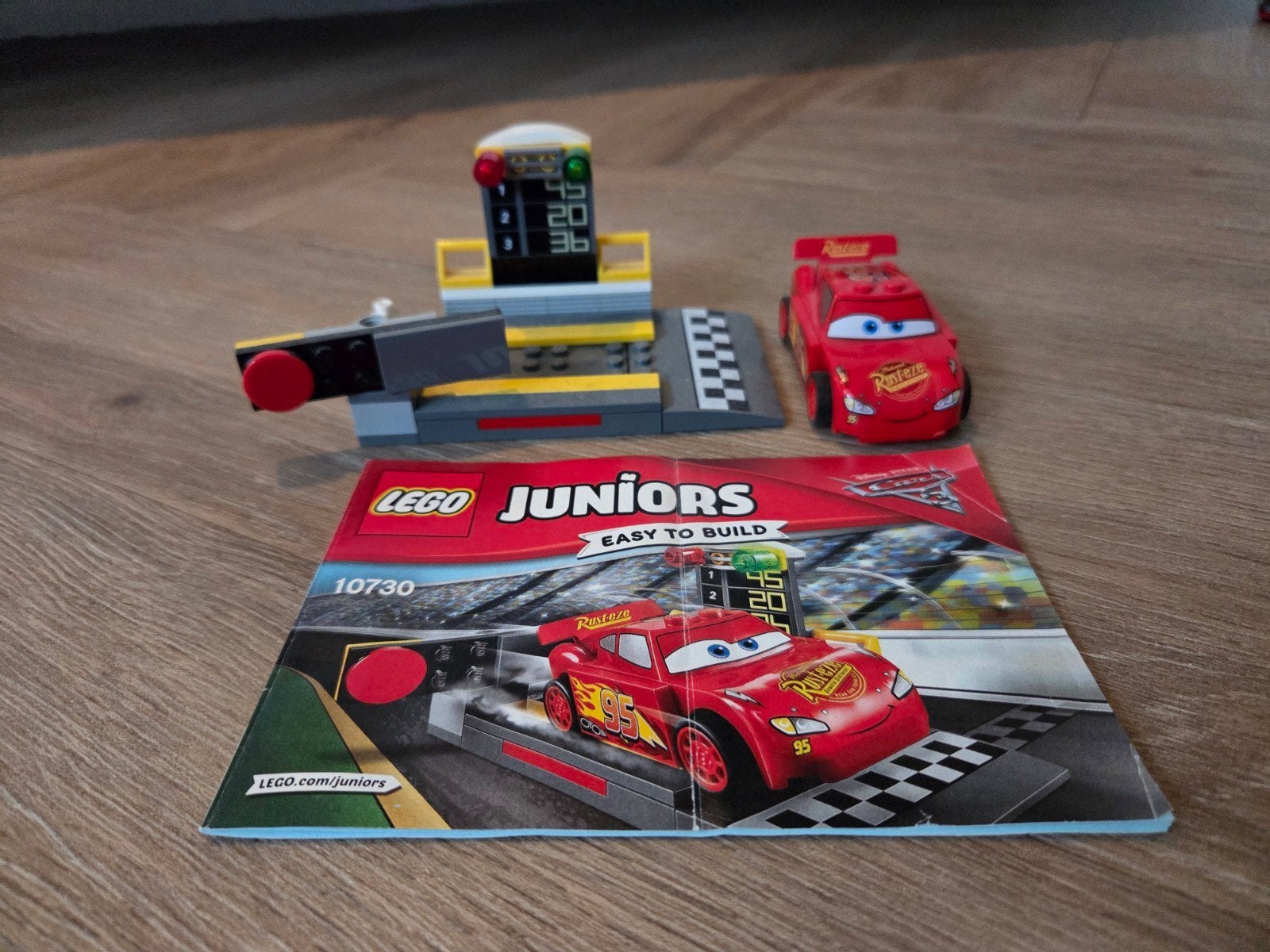 LEGO Juniors Cars 3 Bliksem McQueen Race Set (10730), Ophalen, Lego, Compleet, Zo goed als nieuw