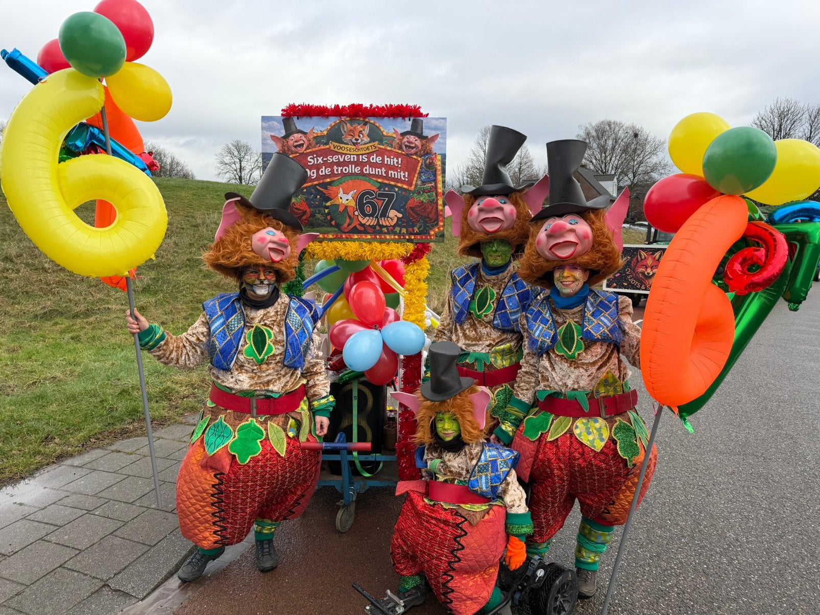 Carnaval loopgroep, Ophalen, Zo goed als nieuw, Carnaval, Kleding
