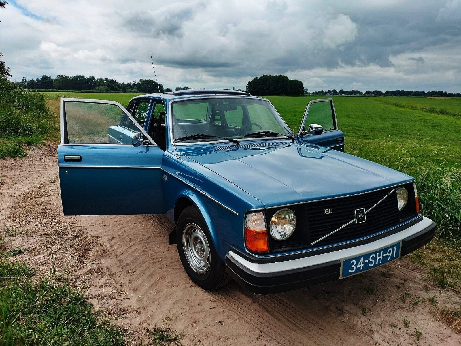 Unieke Volvo 244 2.1 GL AUT 1977 Blauw, lage kilometerstand!, Auto's, Automaat, Zwart, 4 cilinders, Blauw