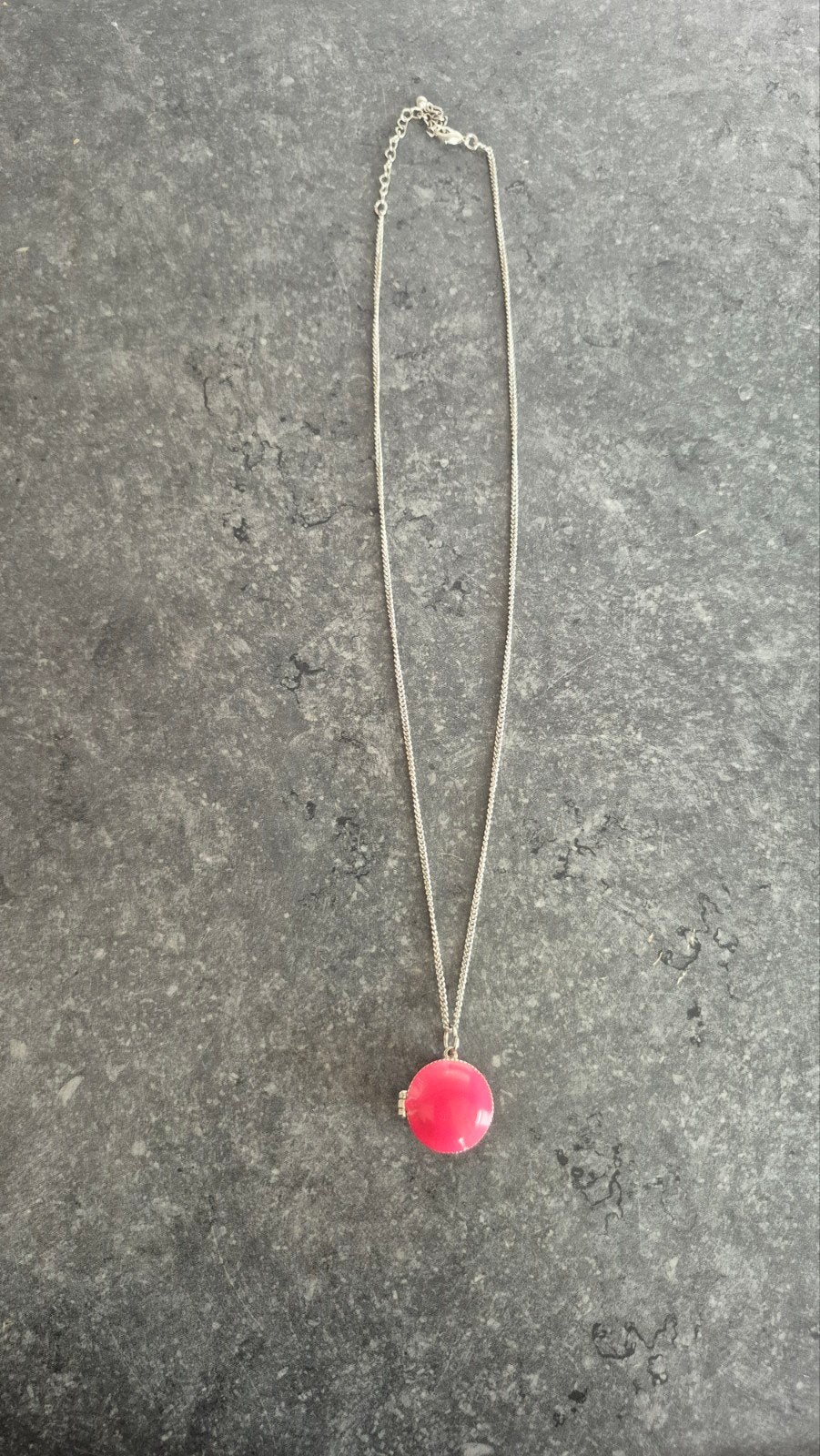 Zilveren ketting met roze medaillon, Ophalen of Verzenden, Zo goed als nieuw, Roze, Zilver