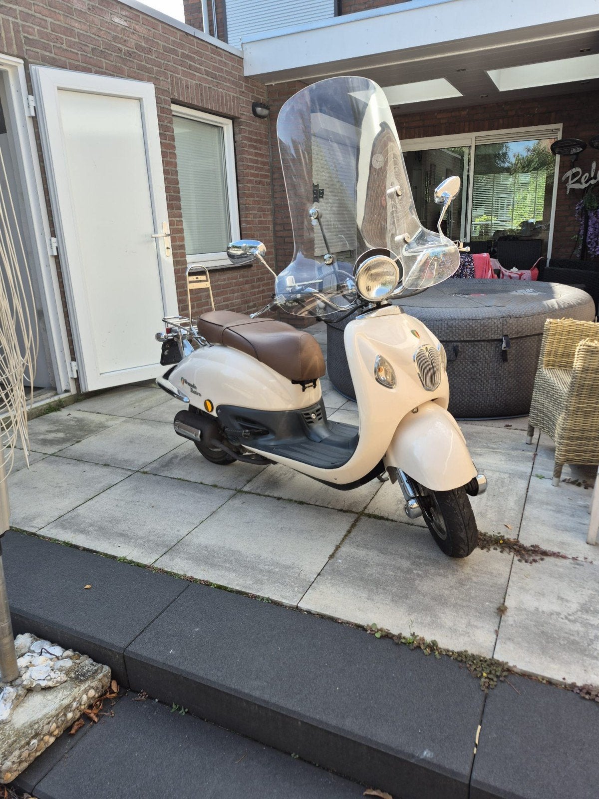 ZNEN Grande Retro snorscooter met gratis helm maat s, Ophalen, Gebruikt, ZNEN