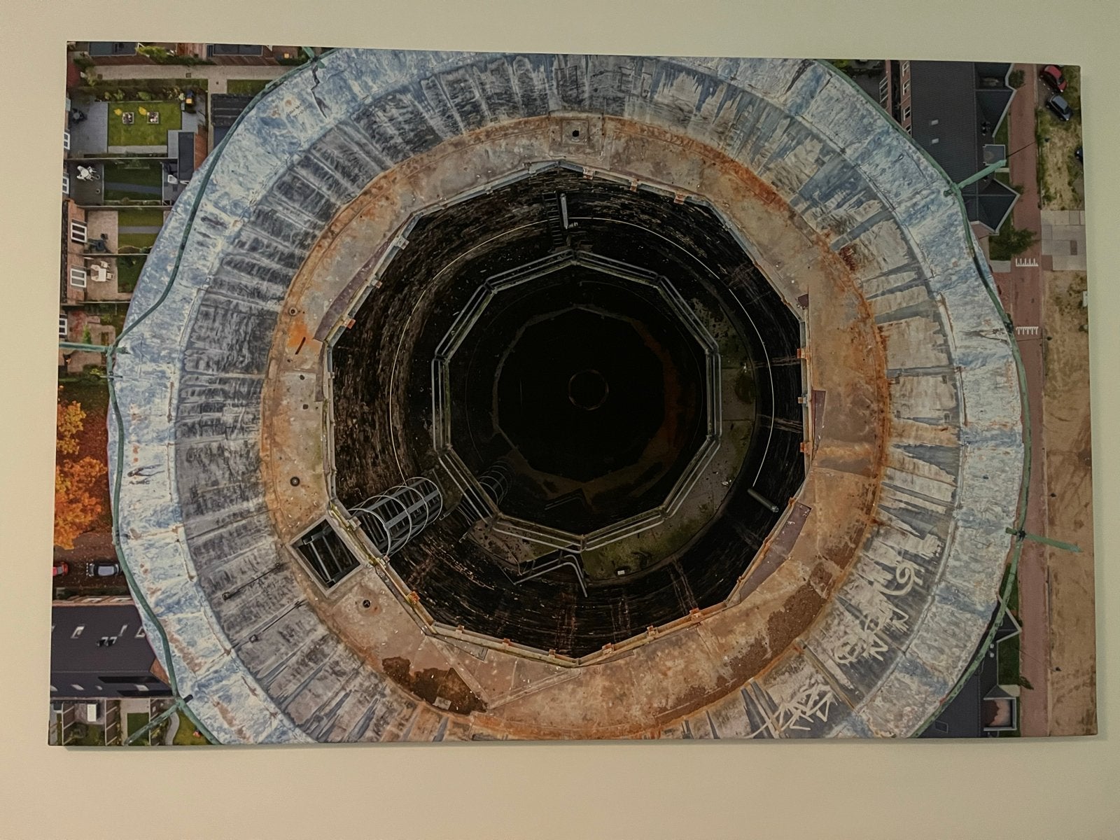 Groot canvas Enka: Luchtfoto van 'de Dikke' schoorsteen, Ophalen, 125 cm of meer, Zo goed als nieuw, Foto of Poster