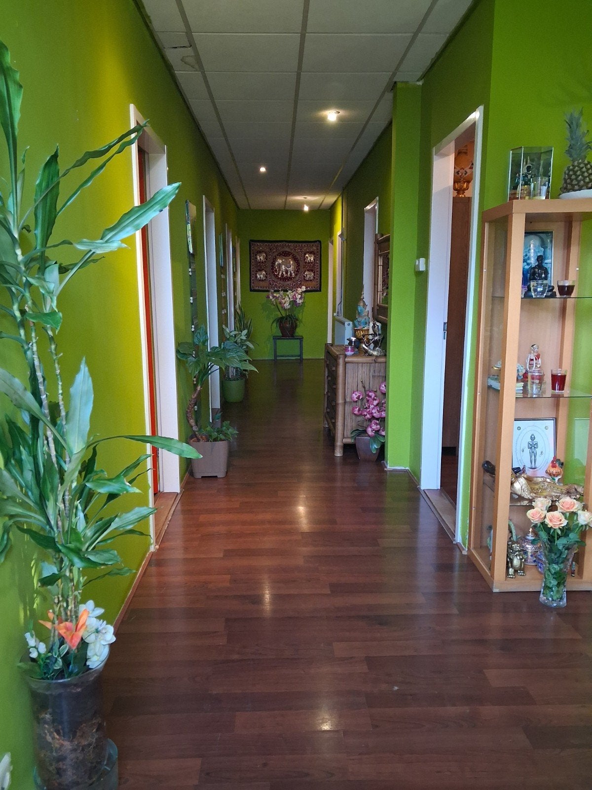 Thaise Massage Salon Paruay. Gun uzelf een thaise  massage.