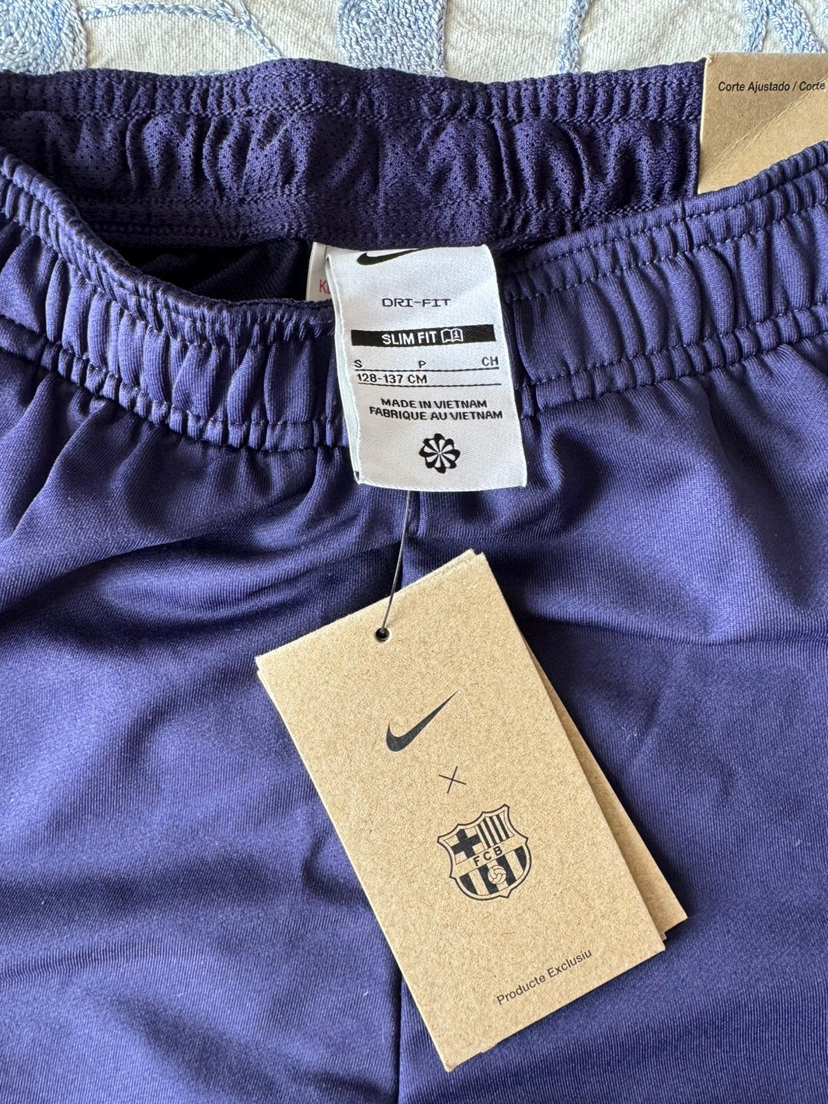 Unisex FC Barcelona Trackpant- Kids Maat S, Kleding | Heren, Fitness, Blauw, Nieuw, Ophalen of Verzenden