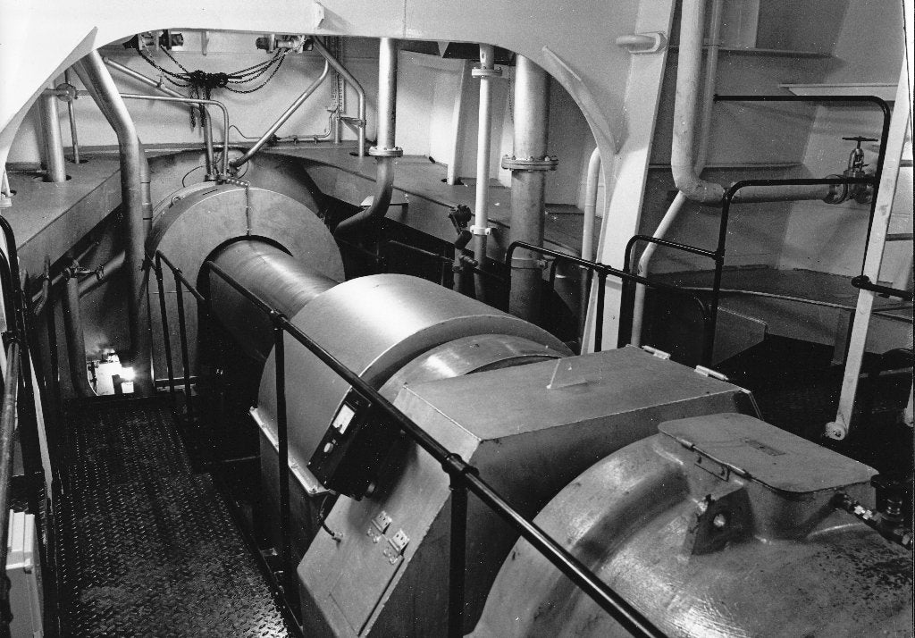 Schroefas van een mammoettanker., Ophalen of Verzenden, Zo goed als nieuw, Motorboot, Kaart, Foto of Prent