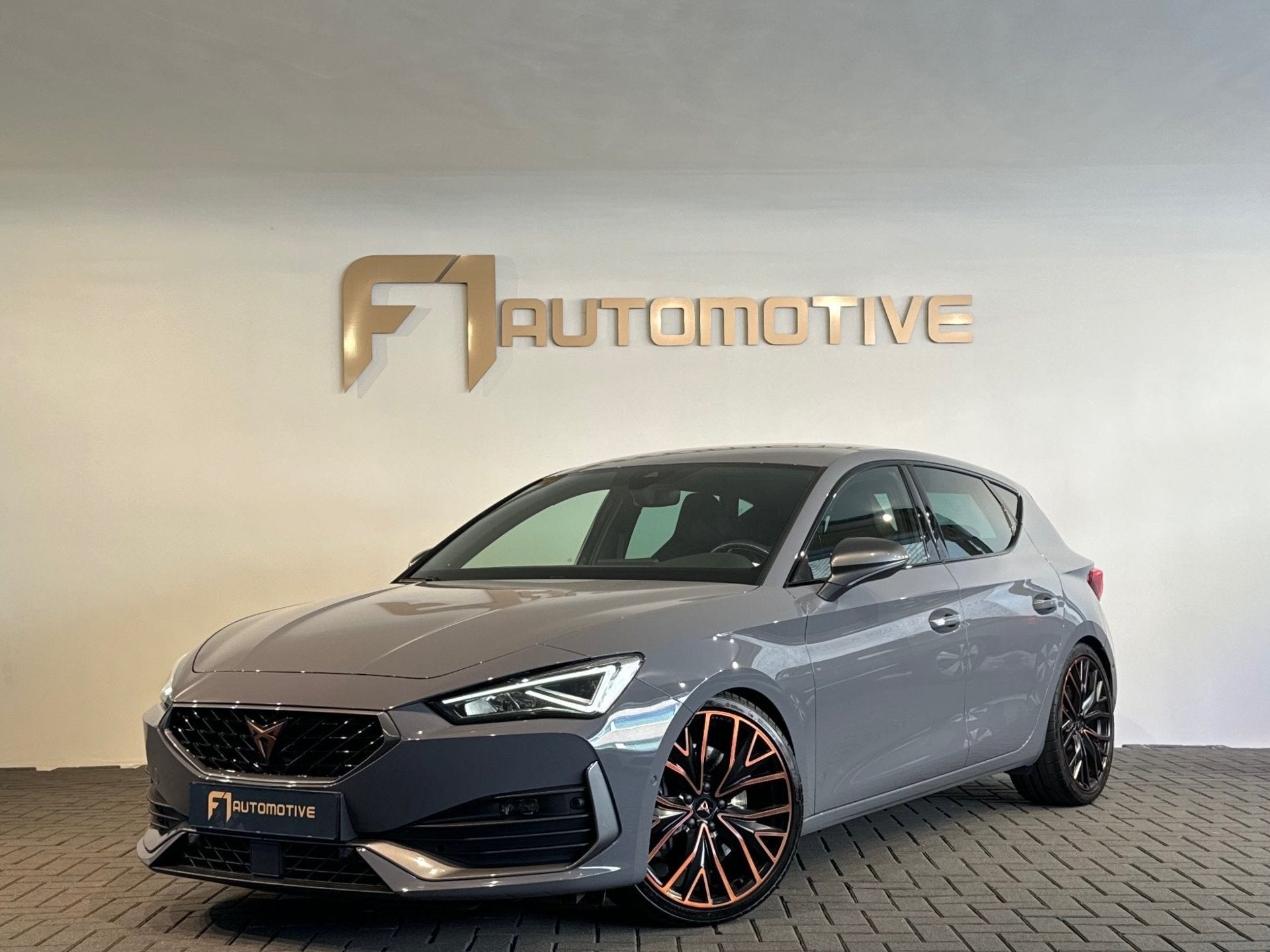 Cupra Leon 2.0 TSI VZ 300PK Copper Keyless|Sfeer|Beats|Camer, Auto's, Cupra, Automaat, Dealer onderhouden, 15 km/l, Gebruikt