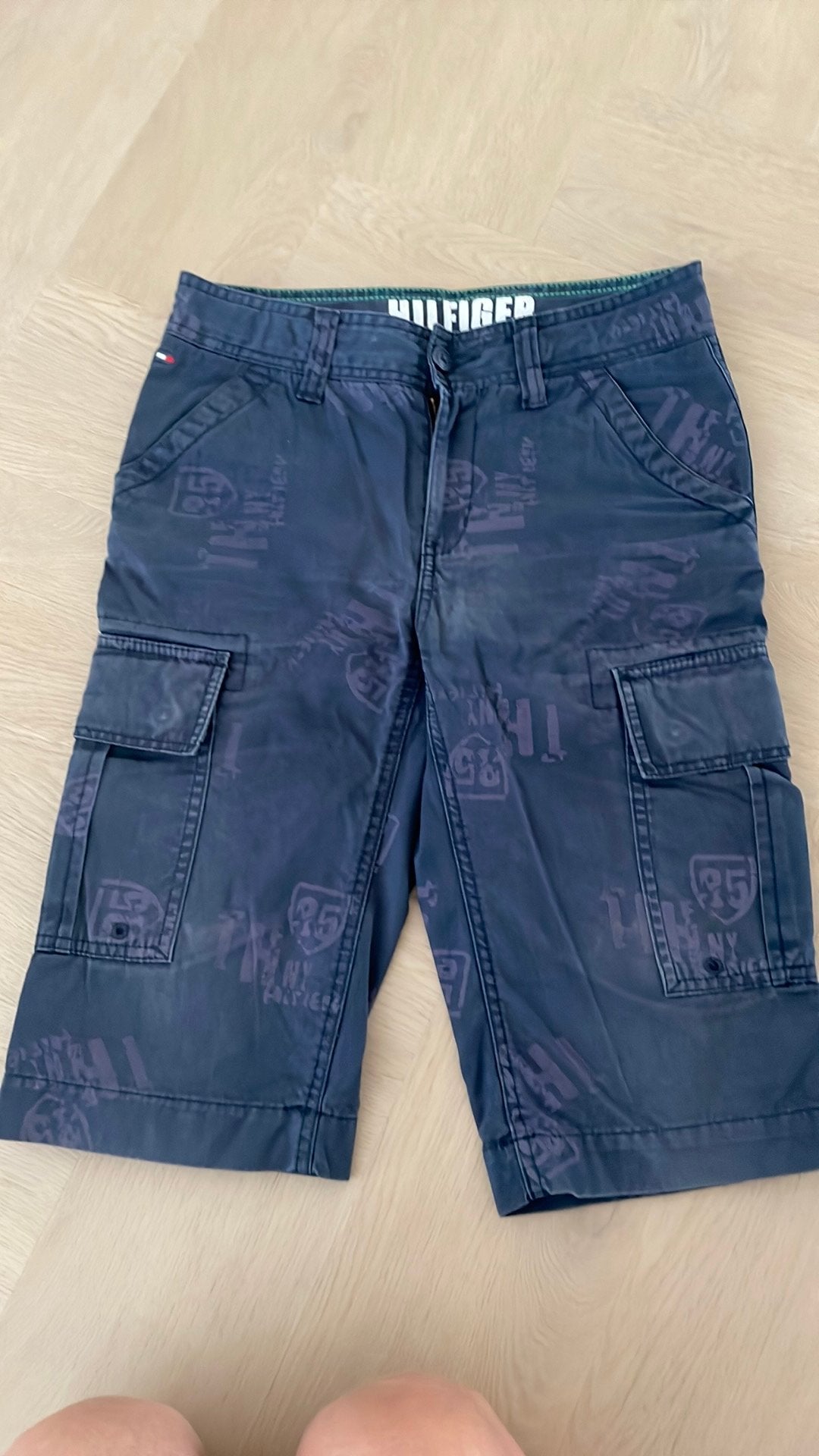 Mooie donkerblauwe tommy jongens  korte broek, Ophalen of Verzenden, Zo goed als nieuw, Jongen, Broek