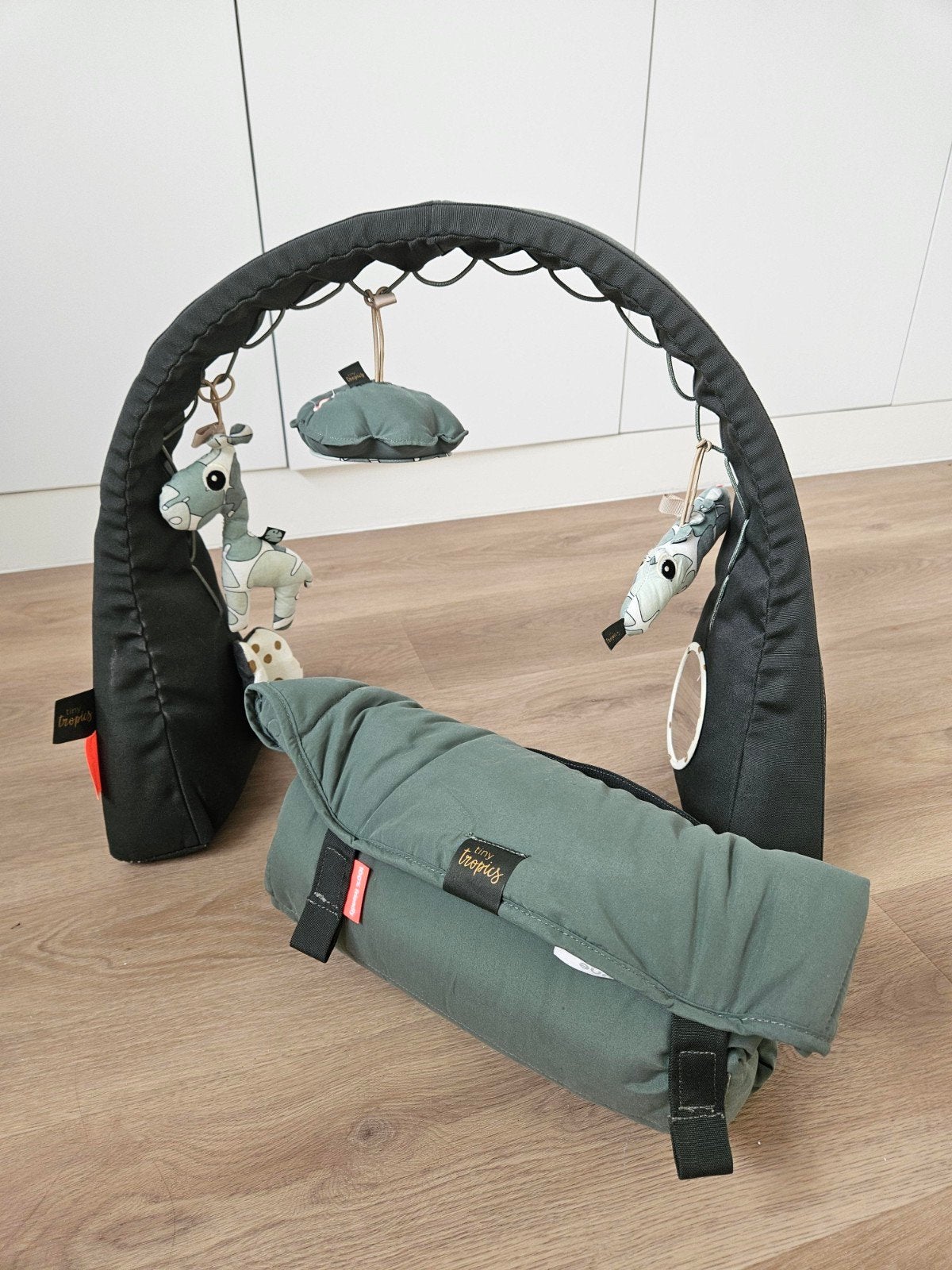 Done By Deer, Tiny tropics speelgym, Ophalen, Zo goed als nieuw