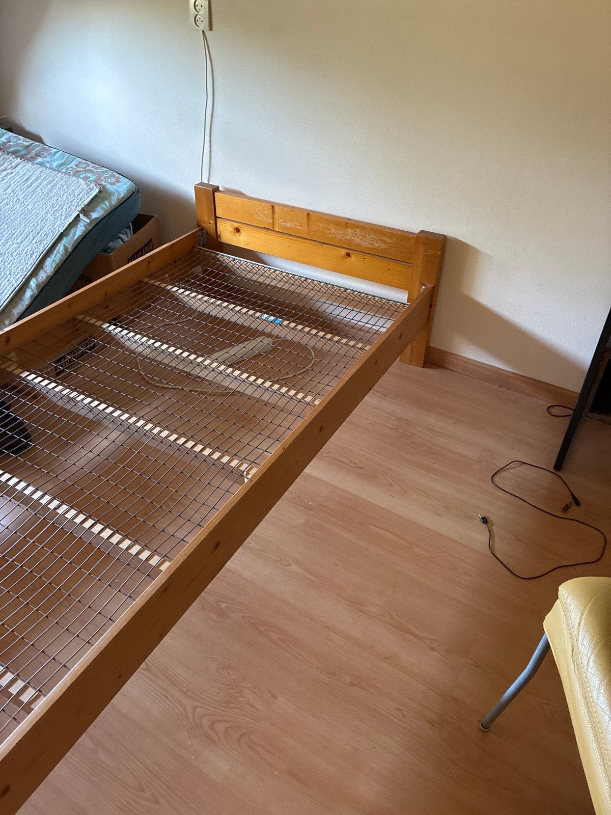 Houten eenpersoonsbed met lattenbodem, Ophalen, Gebruikt, 90 cm, Eenpersoons