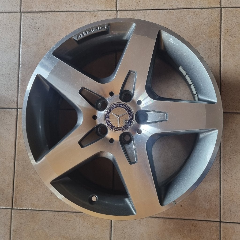 2x 18 inch velgen 1x AMG en 1x Dezent met eventueel banden, Auto-onderdelen, 18 inch, Gebruikt, Banden en Velgen, Personenwagen