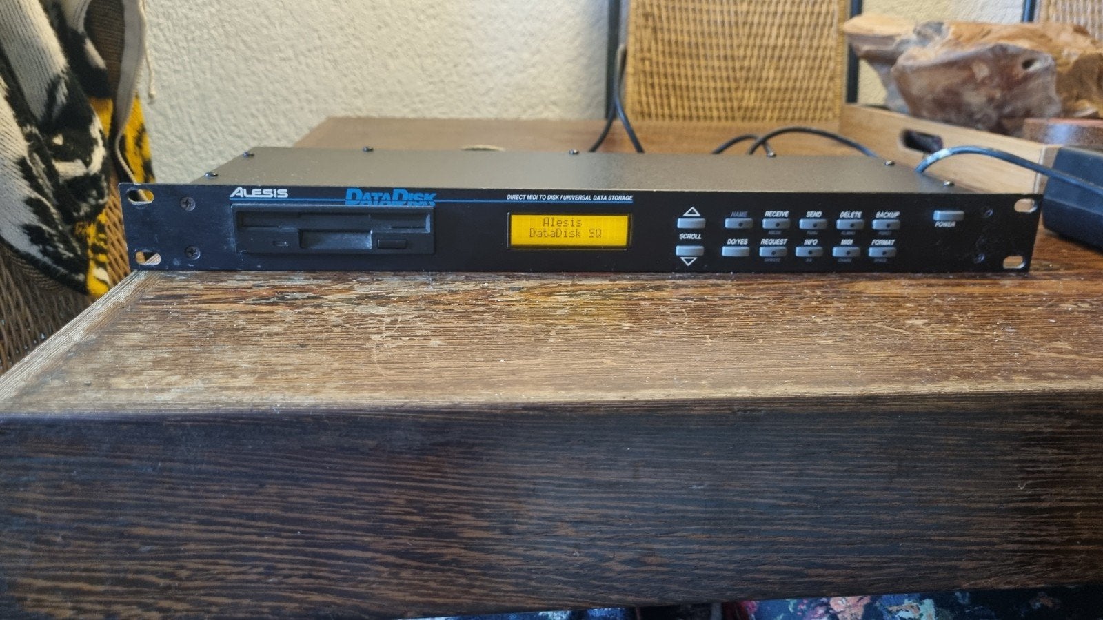 Alesis DataDisk 220 volt - Goede staat!, Ophalen of Verzenden, Gebruikt, Met midi-aansluiting